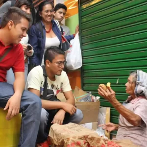 Un aguapanelazo en Jueves Santo para los pobres