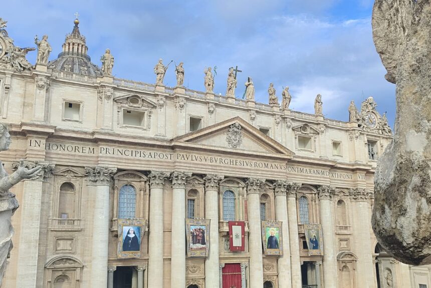 Papa Francisco canoniza 14 novos santos, que “viveram o estilo de Jesus: o serviço”