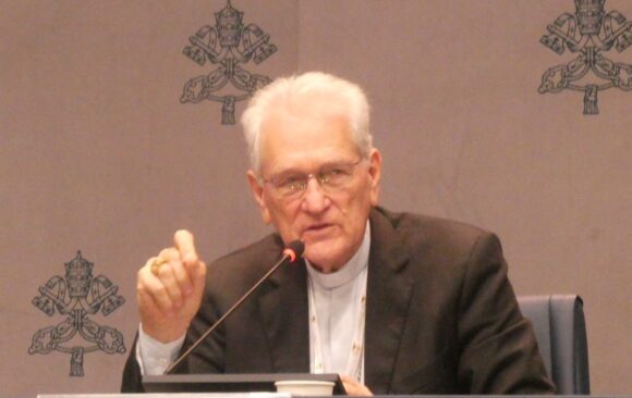 Cardenal Steiner no ve dificultad para ordenar diaconisas y hombres casados en algunas realidades