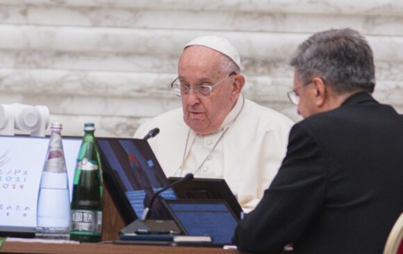 Francisco “La presencia en la Asamblea de miembros no obispos no disminuye la dimensión ‘episcopal’ de la Asamblea”