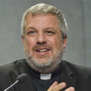 Padre Giacomo Costa oferece uma visão abrangente do processo sinodal