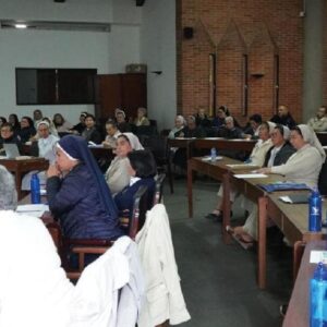 Vida Religiosa inaugura el seminario sobre liderazgo sinodal