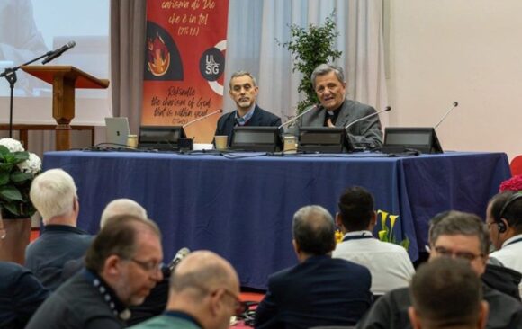 Mons. Grech Vida Consagrada O cardeal Mario Grech fala sobre o papel essencial da vida consagrada na jornada sinodal da Igreja