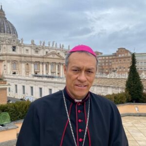 Mons. Lizardo Estrada invita a participar en el curso global Together para profundizar en el Documento Final del Sínodo