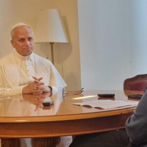 En su biografía, el Papa León XIV plantea que la sinodalidad puede enseñar mucho al mundo de hoy