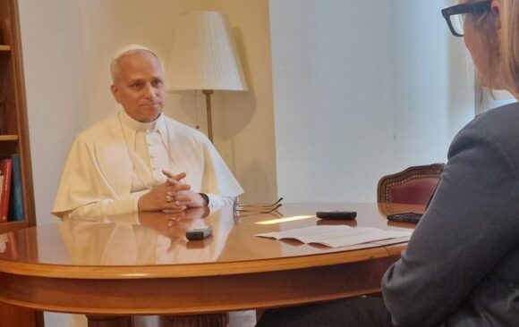 En su biografía, el Papa León XIV plantea que la sinodalidad puede enseñar mucho al mundo de hoy