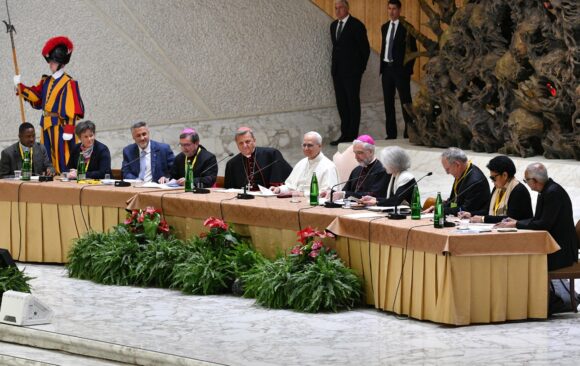 León XIV opta por el diálogo (en lugar de la alocución) en el Jubileo de los Grupos Sinodales