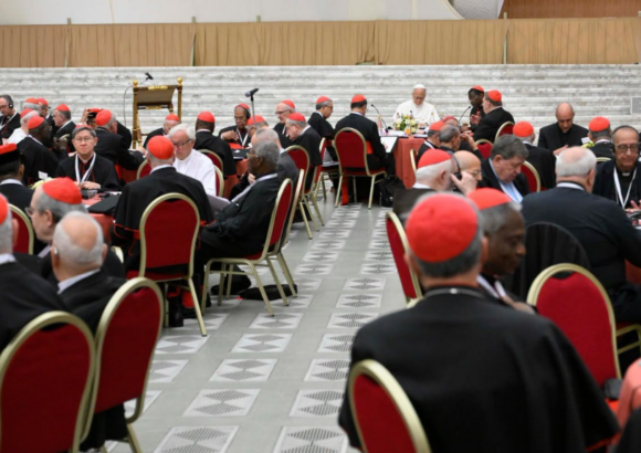 Papa León XIV: “La sinodalidad indica un modo de proceder: escuchar, discernir y asumir juntos la responsabilidad de las decisiones que el Señor nos confía”