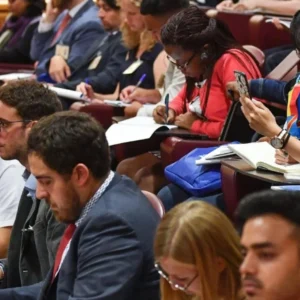 Young-catholic-synod-participants-e1792375008972-2048x1068 Desentrañando el «nudo consultivo» sobre los laicos