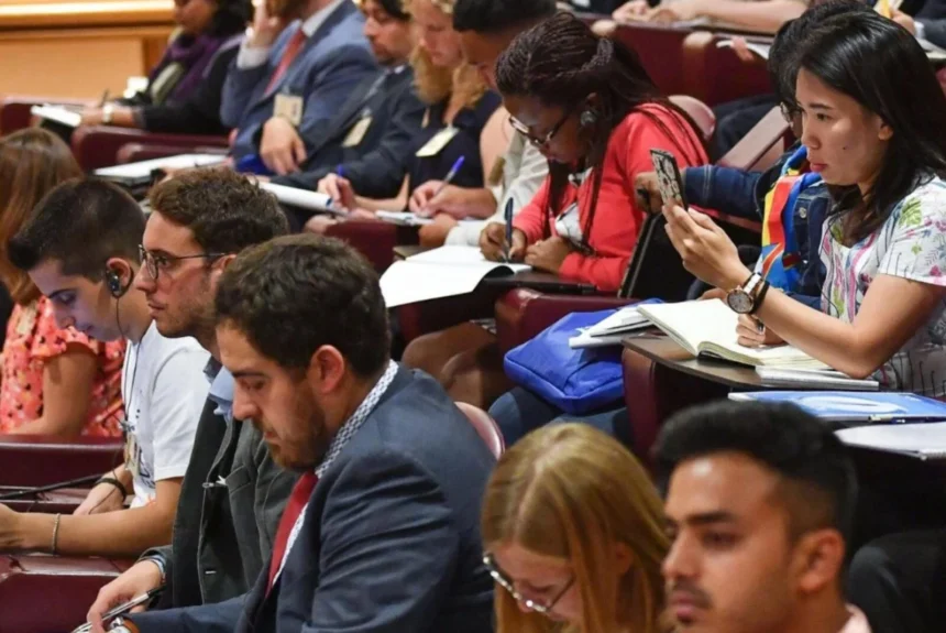 Desentrañando el «nudo consultivo» sobre los laicos